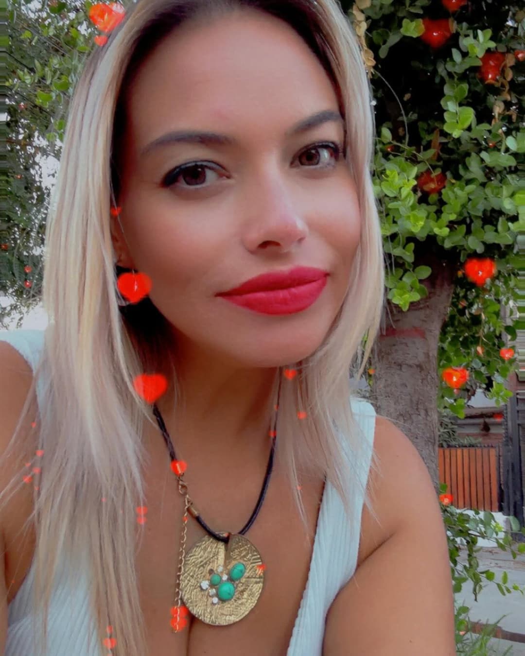 Haberme cogido a la mamá y unos años mas tarde a su hija fue excitante, las dos la chupan delicioso