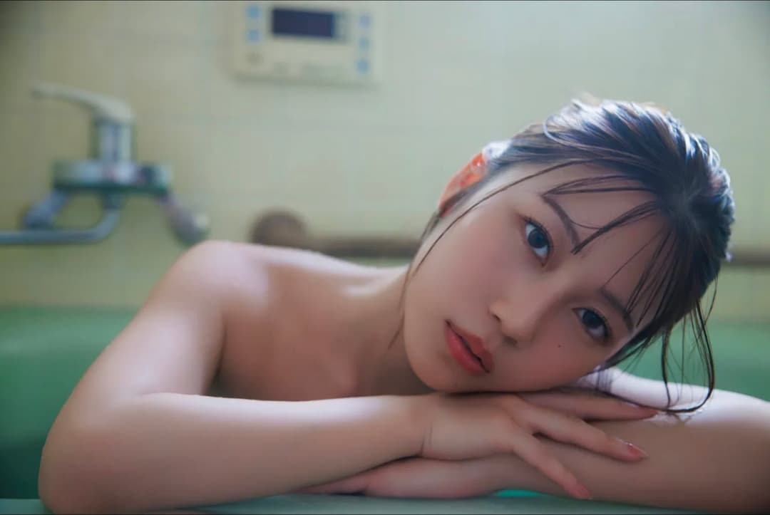 Iori Io - Monthly Girl PHOTOBOOK