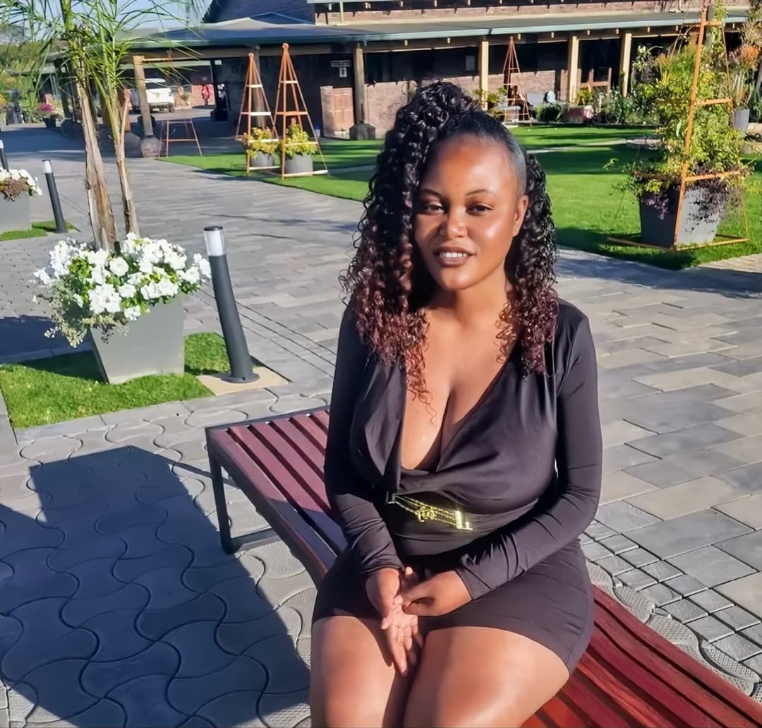 Thick bitch Liana loves creaming