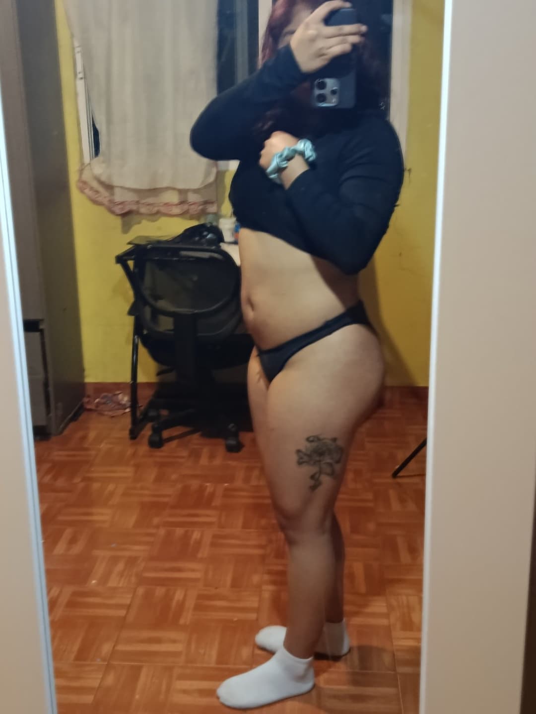 zorra piernuda en calzones