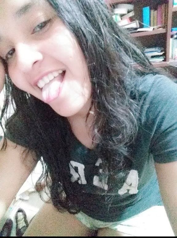 Esta Boliviana busca un viejo con plata que la mantenga , dm