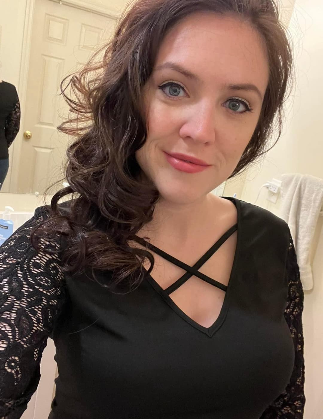 Click to view full size Slut Nurse wants to pull a train LeAkEd