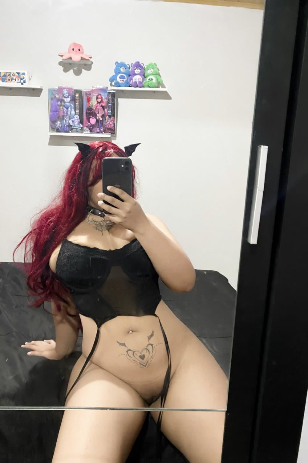 Gata e bem gostosa. Arromba nas fotos.