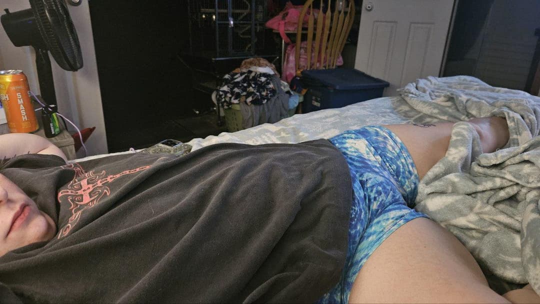 Looking for guys to post her pics and share her pics with other guys!