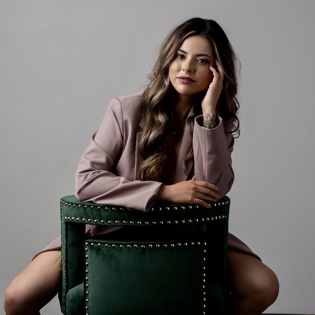 Click to view full size Intensely beautiful brunette boudoir