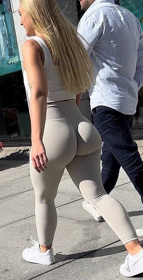 I didn’t even invite her I went to her house to fuck her while her busy husband is away working