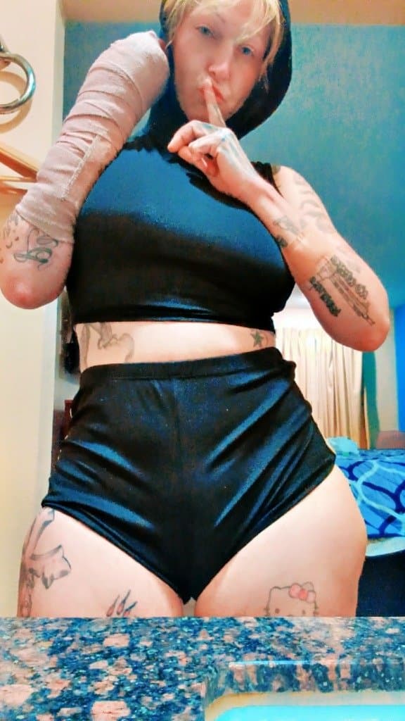 SLIM THICK 100% REAL white chocolate mom tatted big booty milfs phone