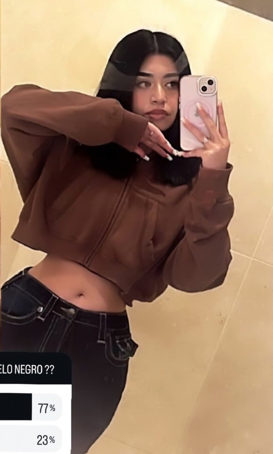 Chaparrita nalgona con algunos fakes