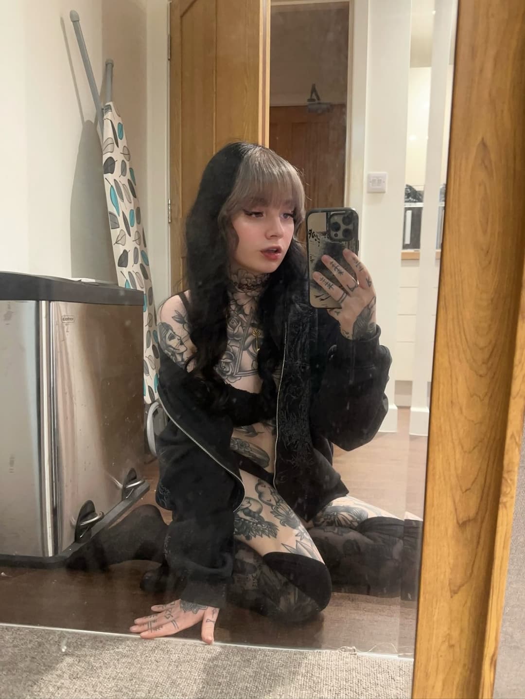 Gorgeous Inked goth tranny girl