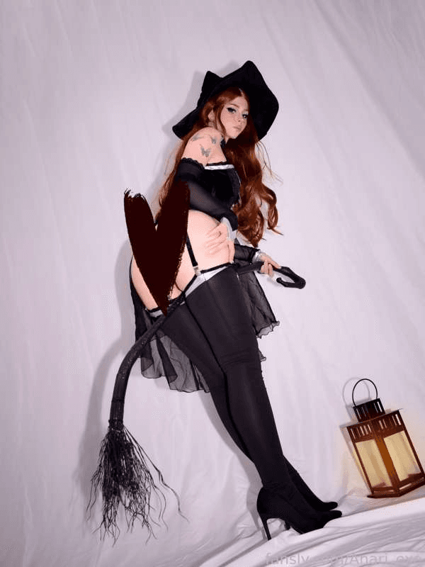 Witch cosplay pics??(Anari.exe)