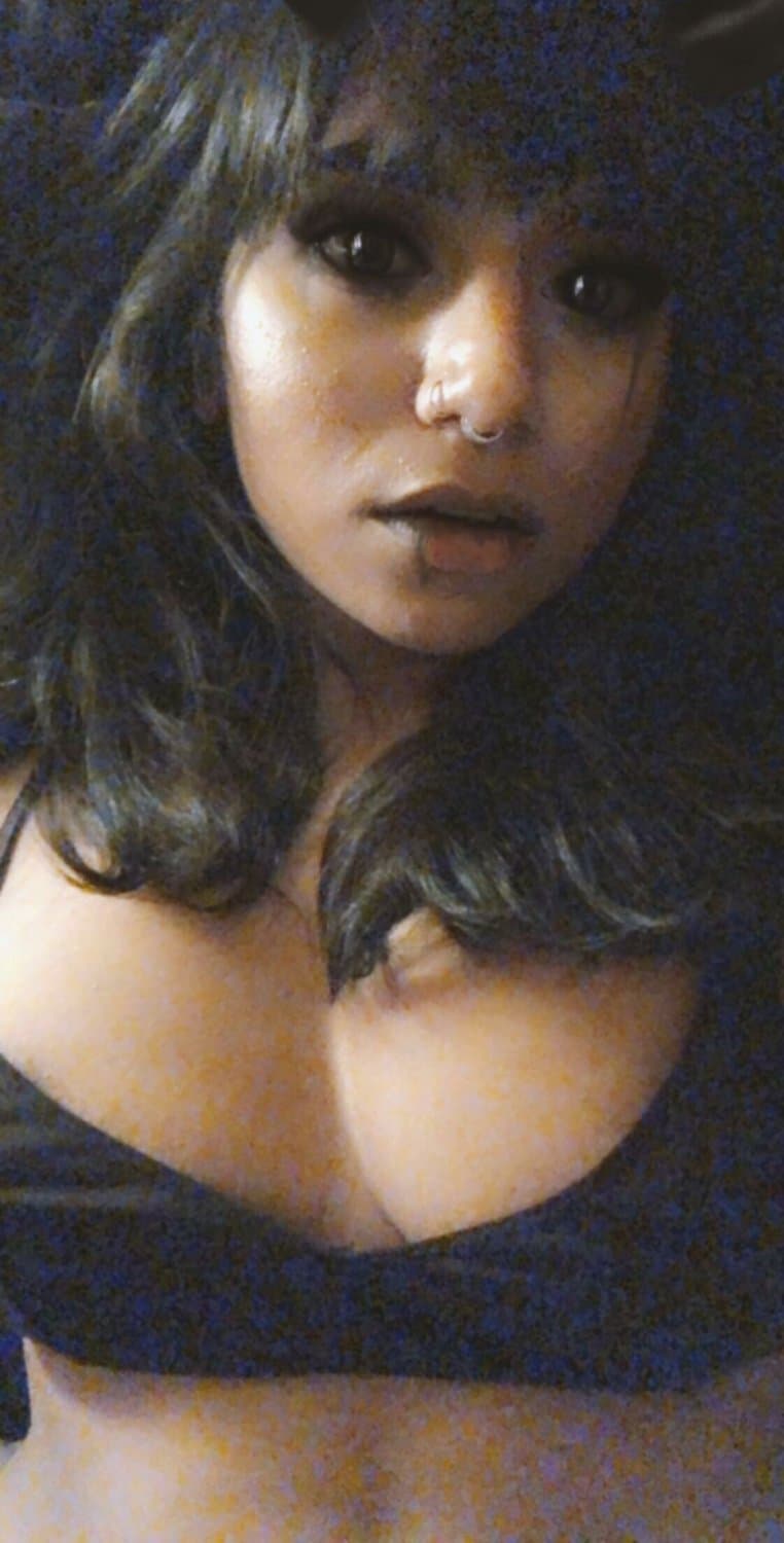 broun girl shoe her sexy curvy body sexy mall