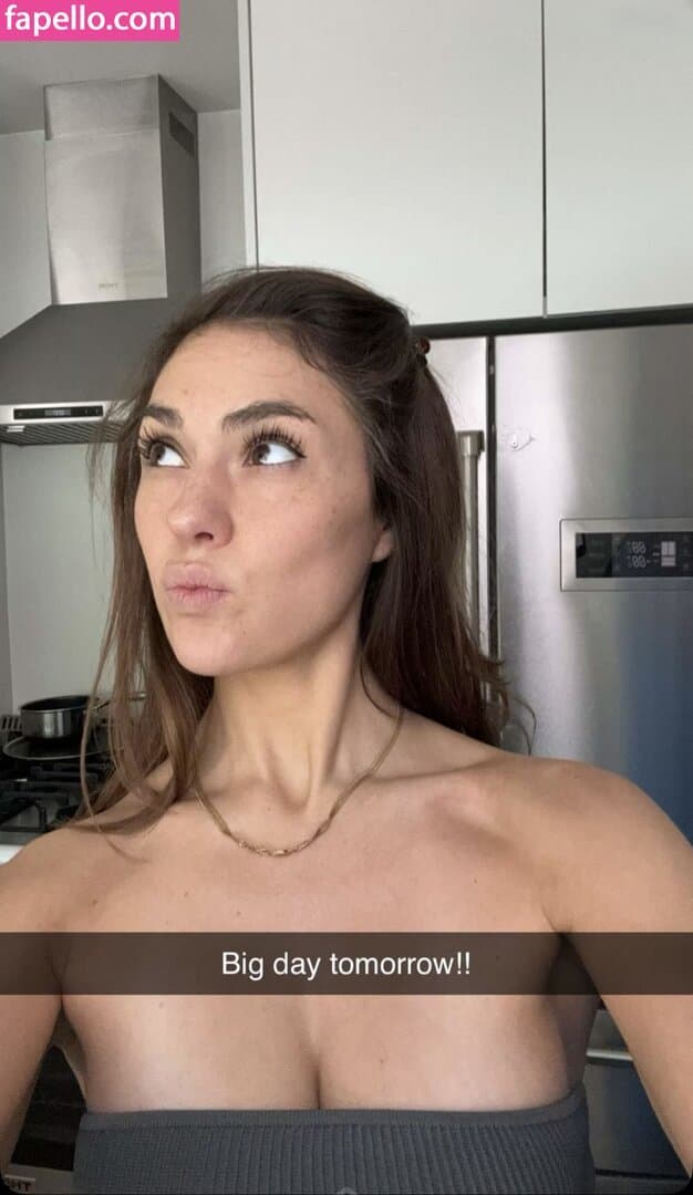 Click to view full size you-definitely-dont-deserve-to-see-goddess-ana-sofia-fehn-v0-1zh7gczatnkd1