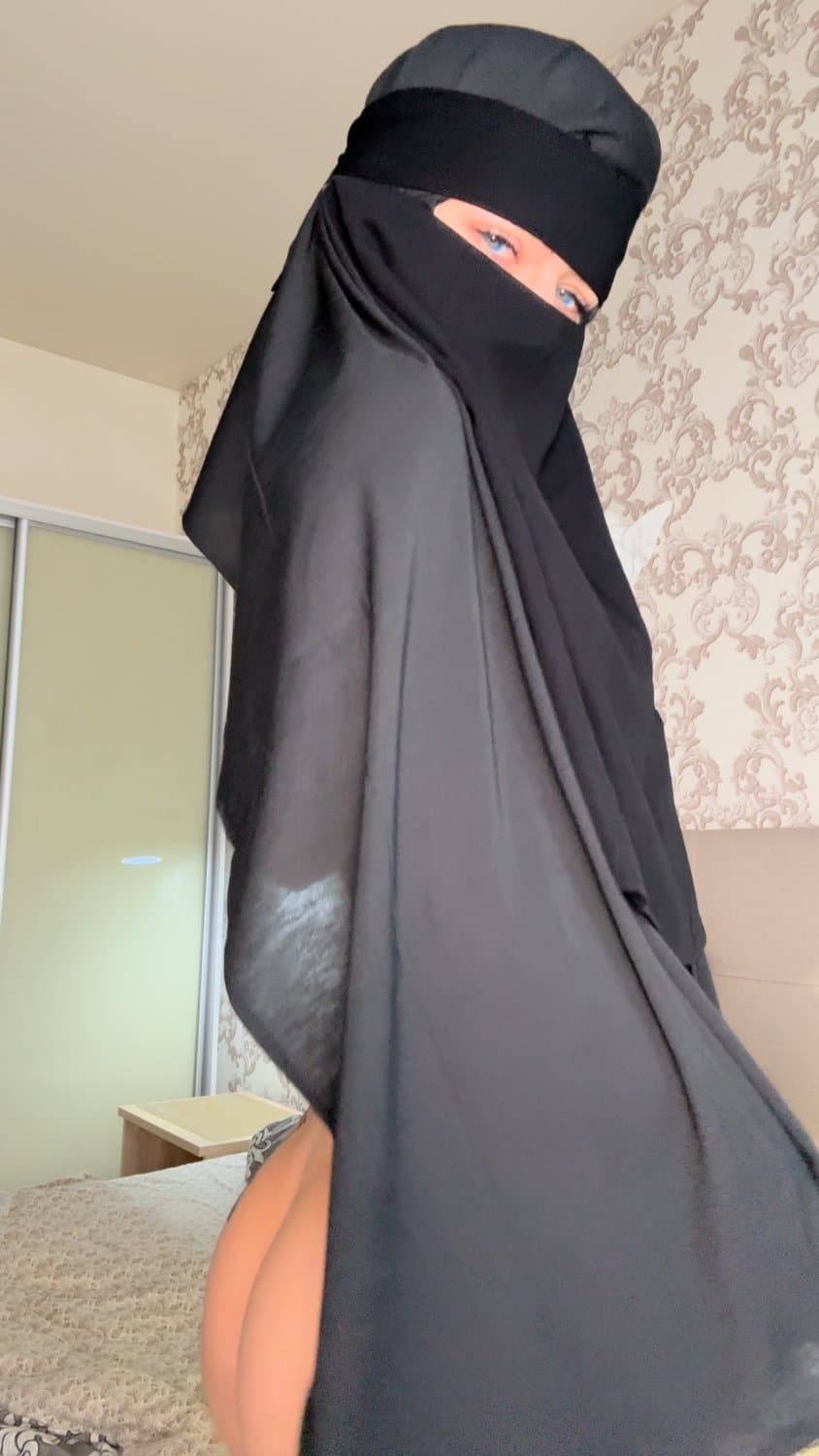 Ready to see me completely naked? All the juiciest stuff is on OnlyFans ??