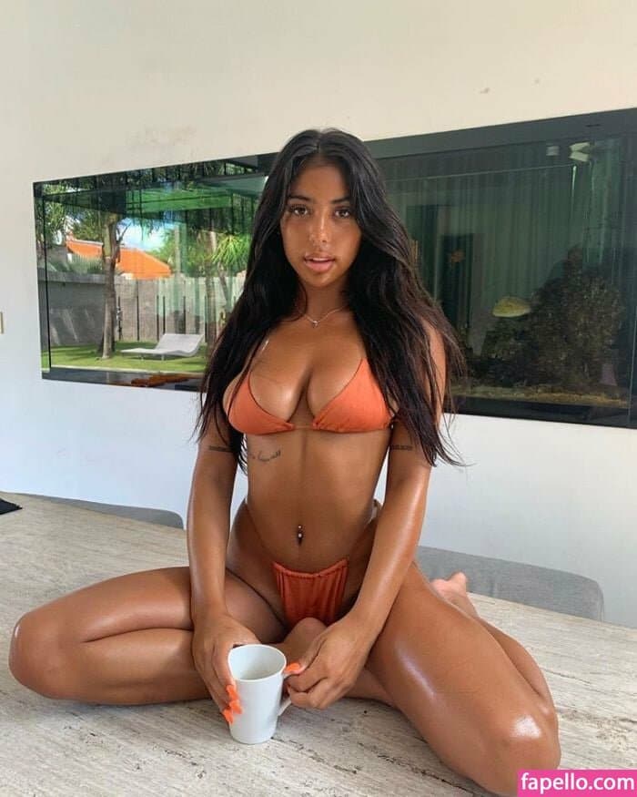 CELEBRITY AI - Mya Mills