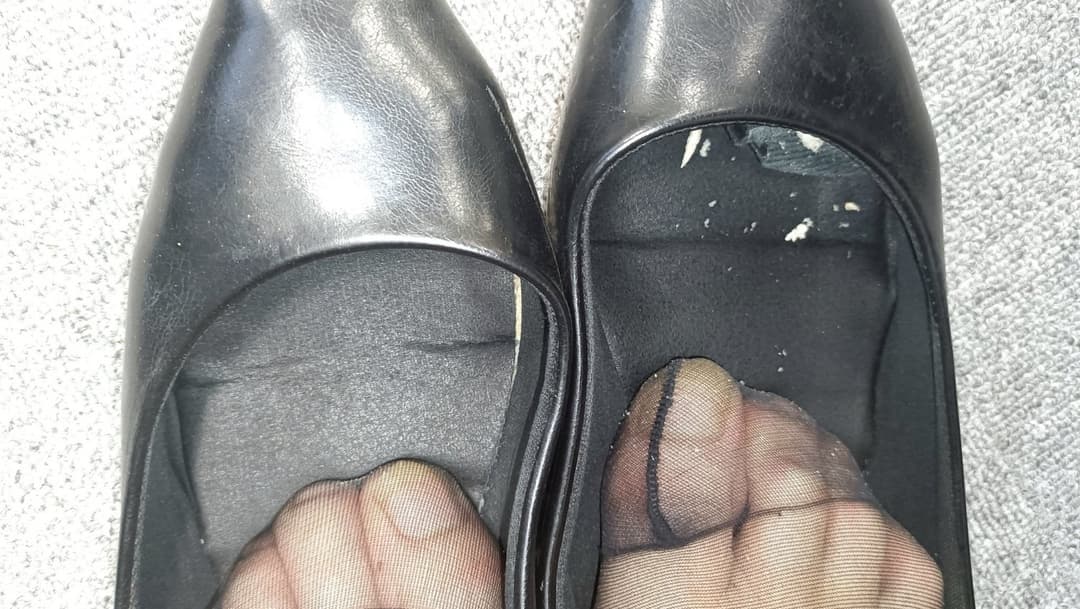 Click to view full size Chinese feet / socks / shoes.