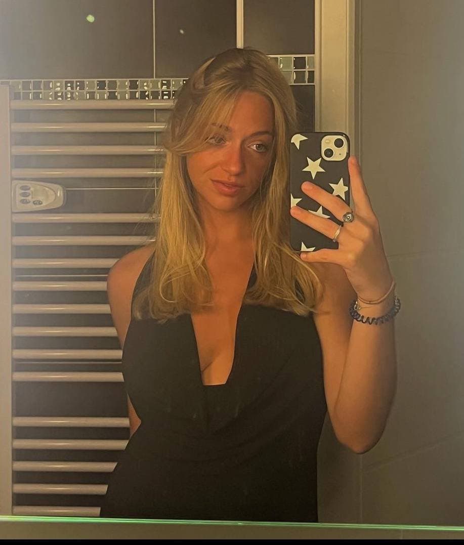 Barely legal French slut : Pauline