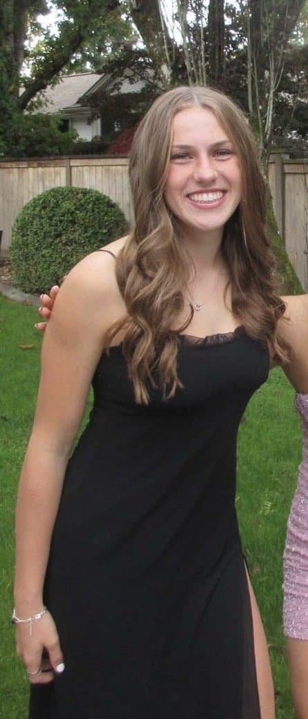 Click to view full size Which sister is hotter Skylar and Alexis