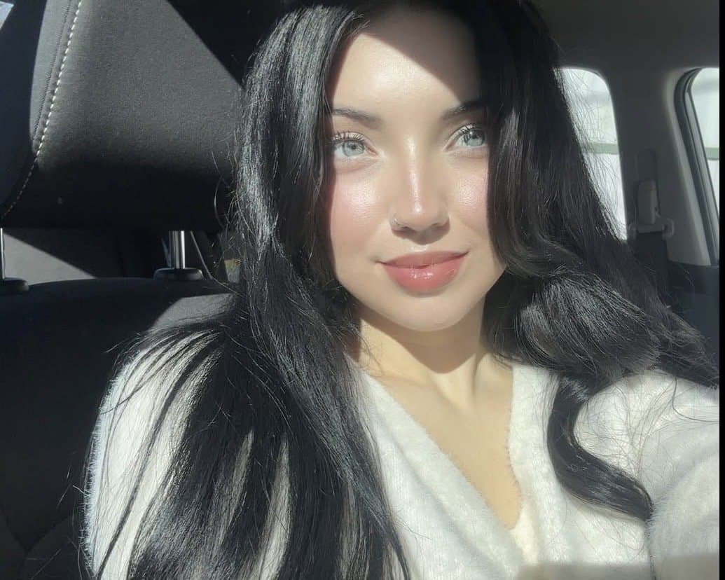 Snowbunny bitch Cat only lets black clap those big buttcheeks