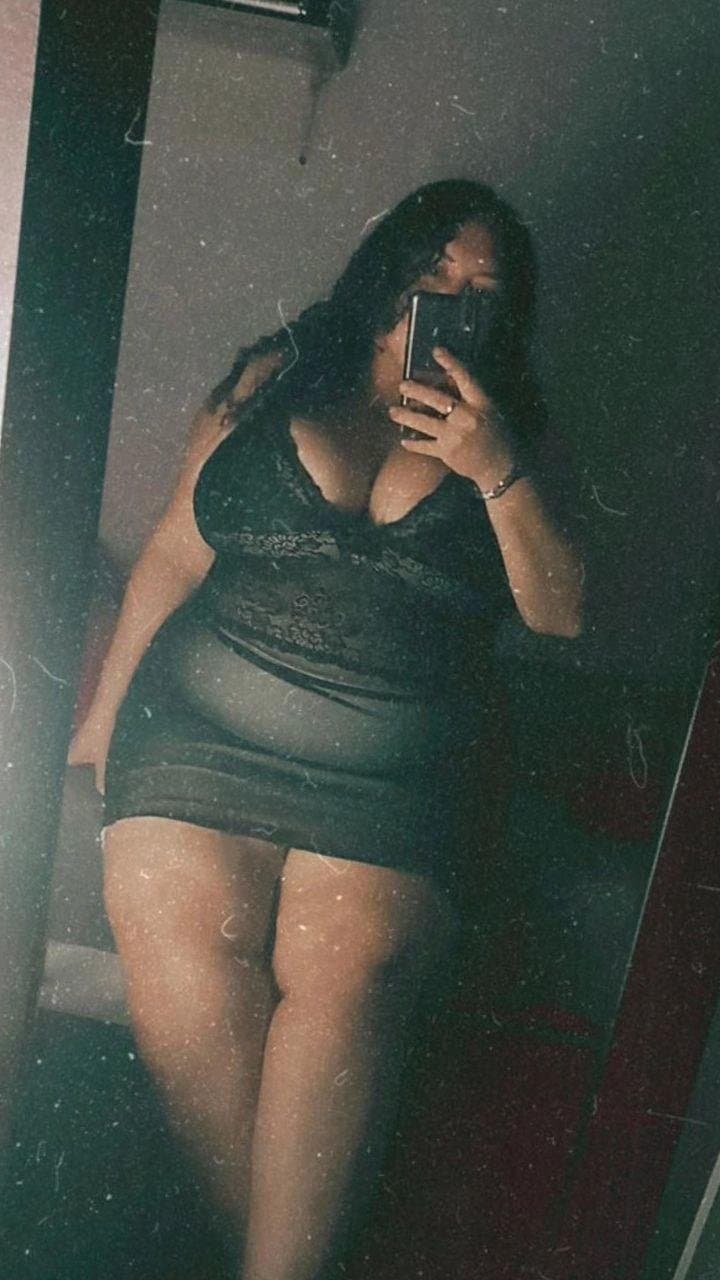 Click to view full size Novinha peituda e rabuda