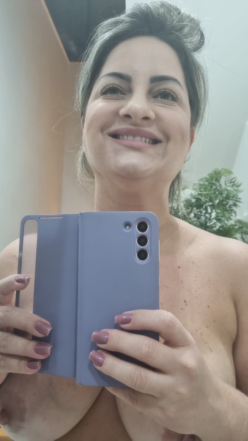 Click to view full size Michele Titia safada ensinando como se senta gostoso