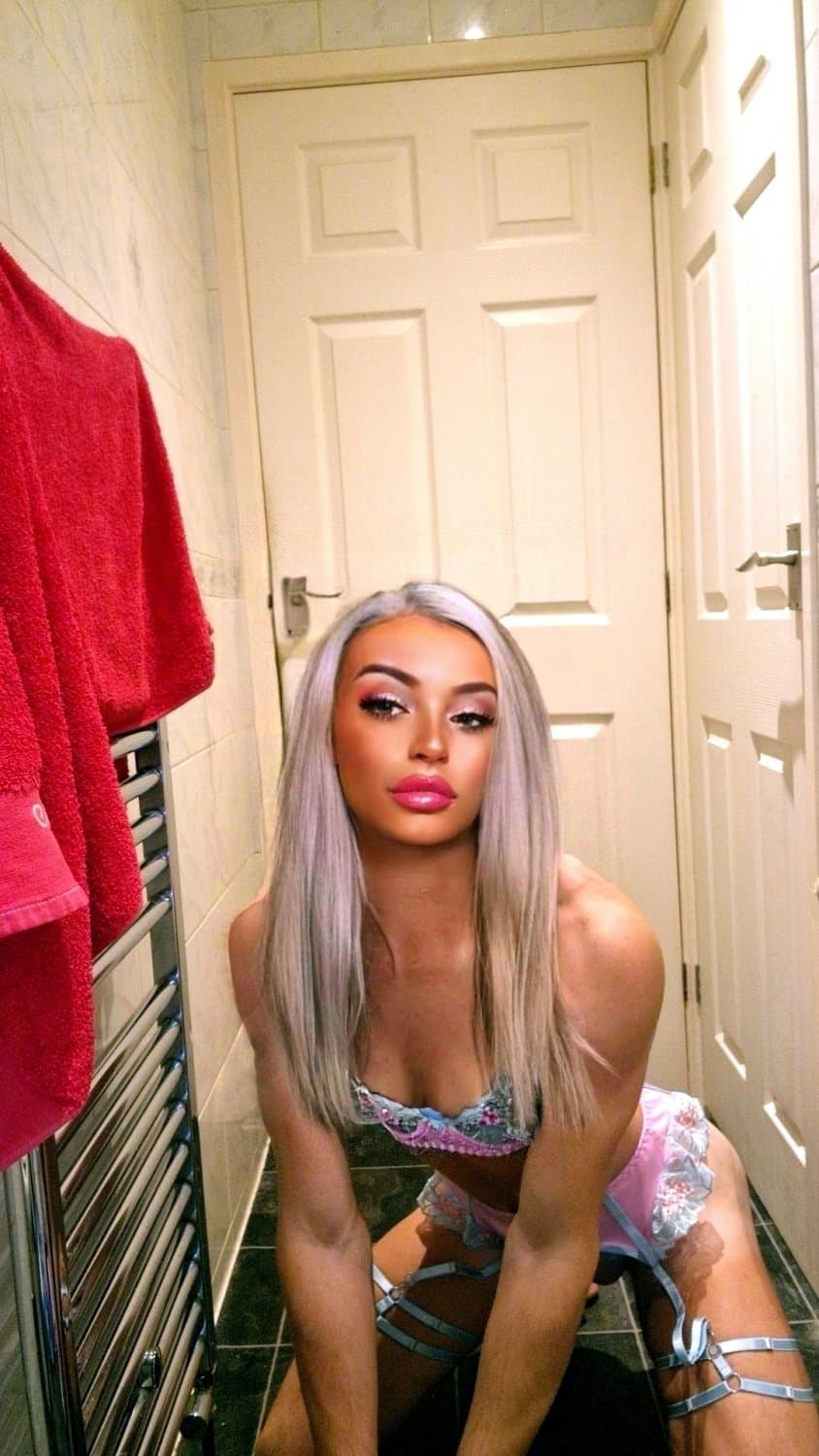 Slutty gay femboy sissy... follow my insta JB56745 JamesB. A tick on the pp, priv account