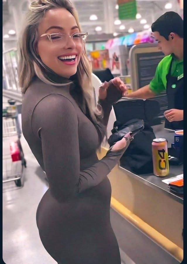 Cute & sexy Wrestling lady ??