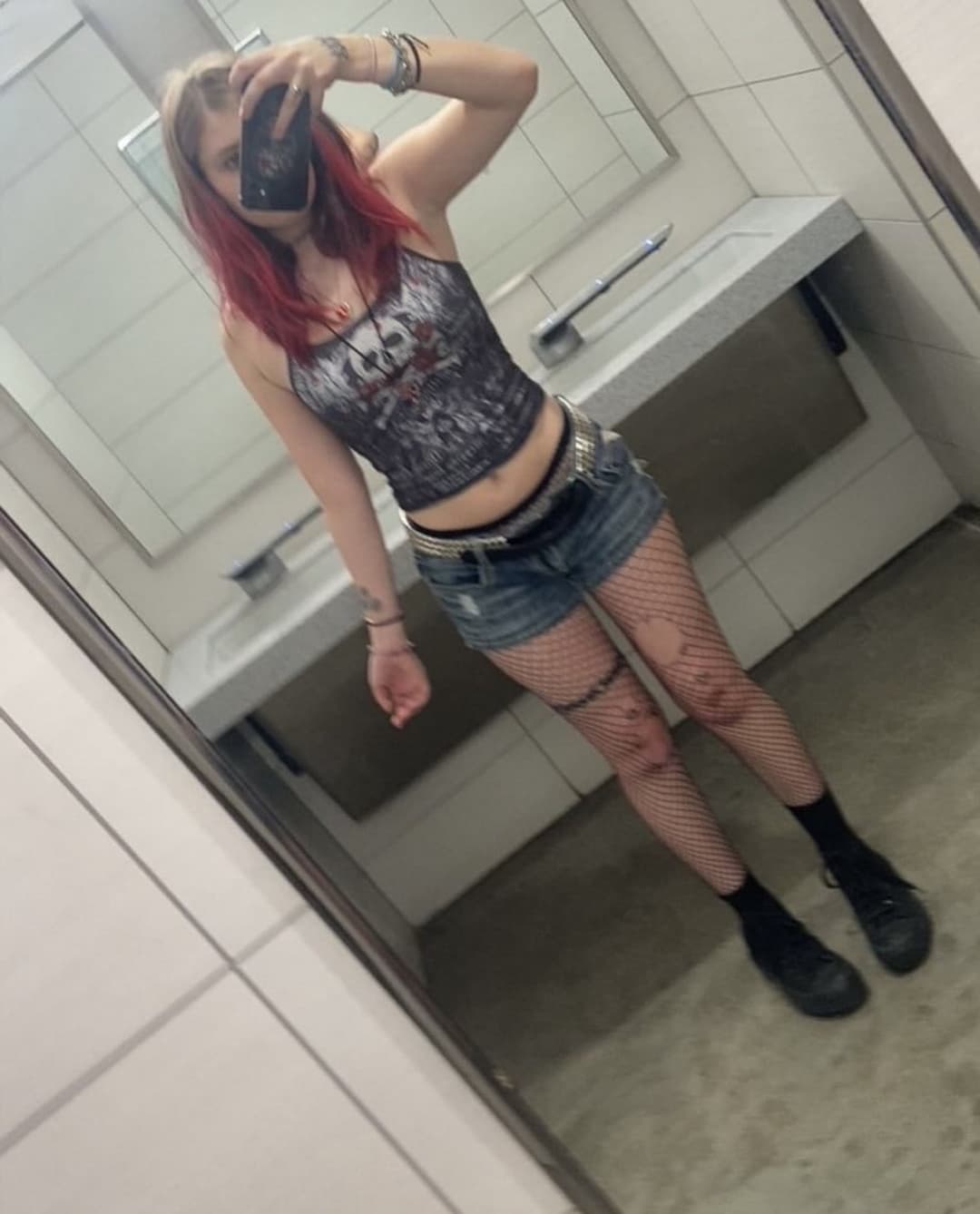Look at my IRLs tight little teen tummy NNGGHHHH degrade this petite little goth slut