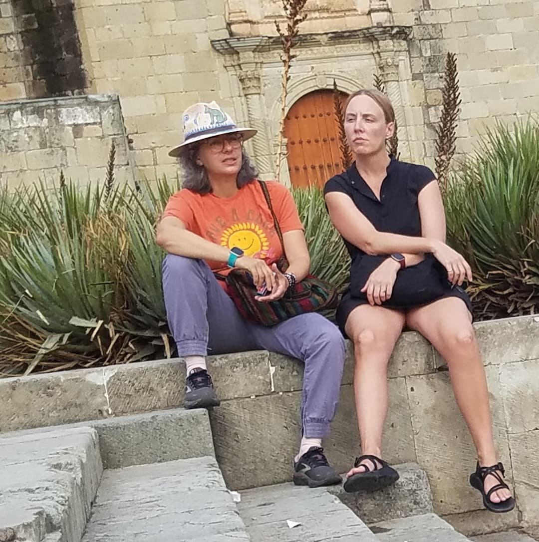 blondie in drees  (legs)