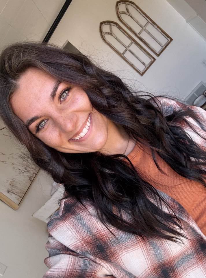 Olivia 23yo USA brunette in costume wants your cum shower. For same treatment Kik JamesDenker85.