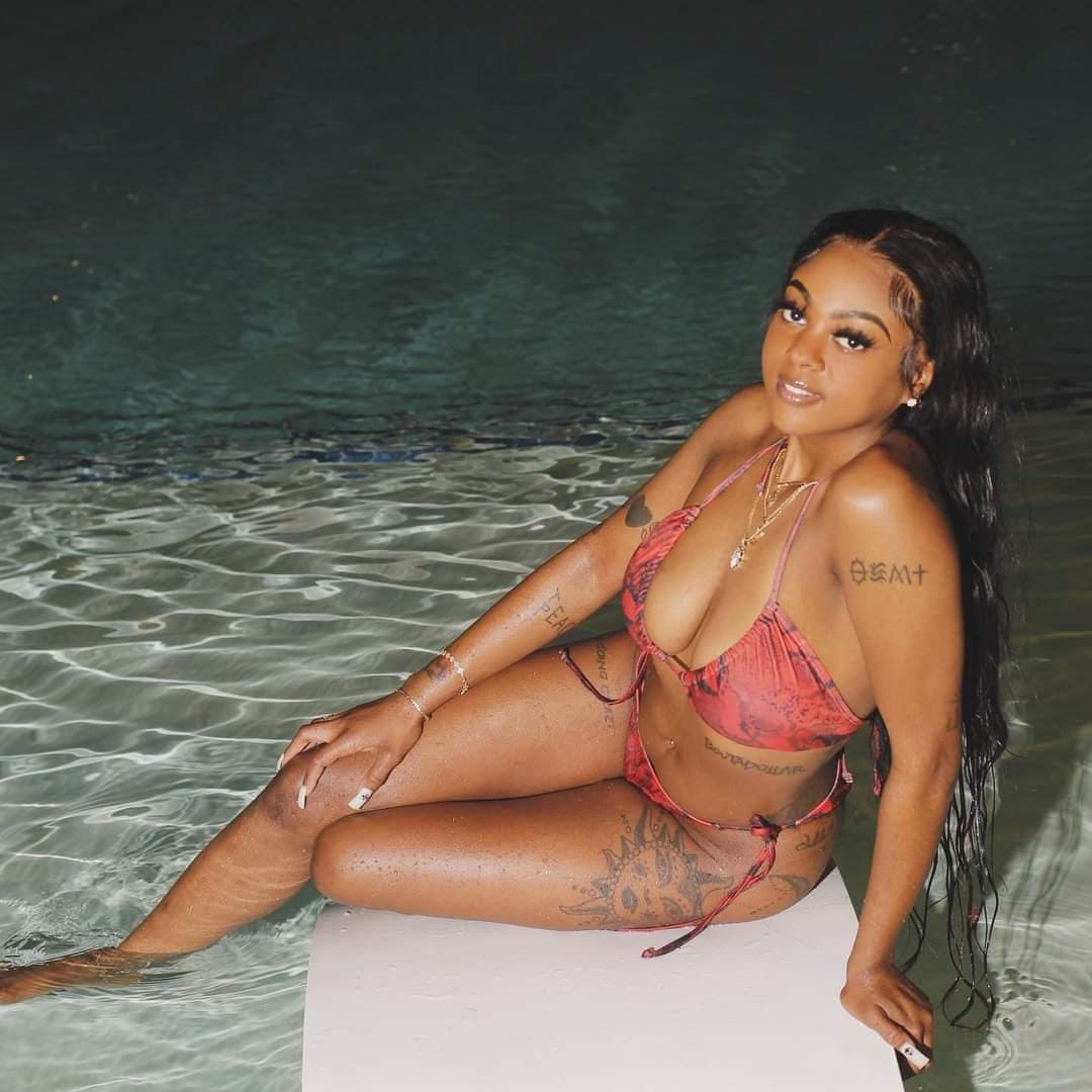 Jrea sexy ebony dancer