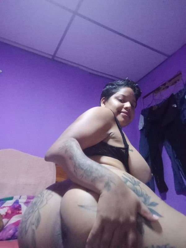 Hermanastra me envía fotos por error??