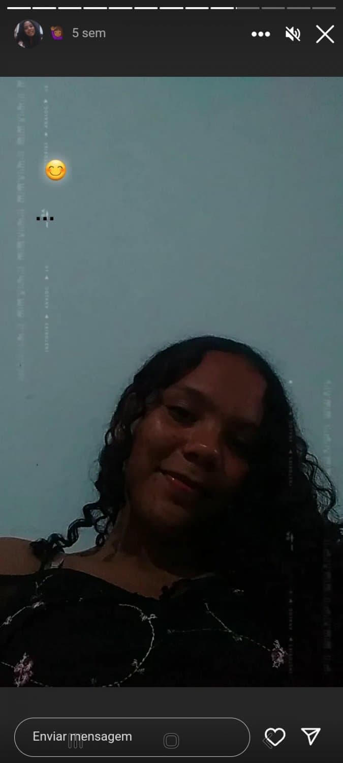 Se eu disser que essa morena tira muito leite vcs acreditam?