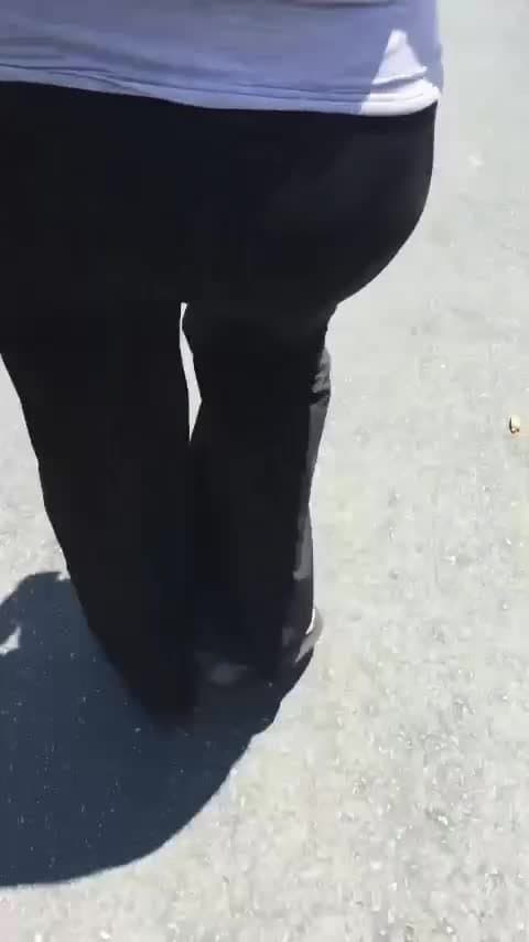 My mom has a huge booty.... Would you pretend to be my friend to clap her cheeks? Dm me