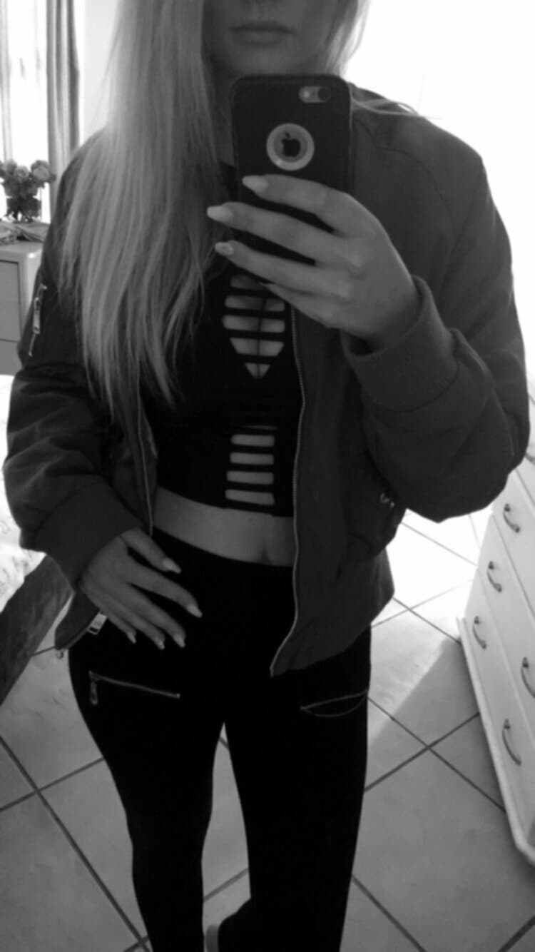 Bridget Sexy chatpic slut repost to your page Before she goes private get her on the hot page