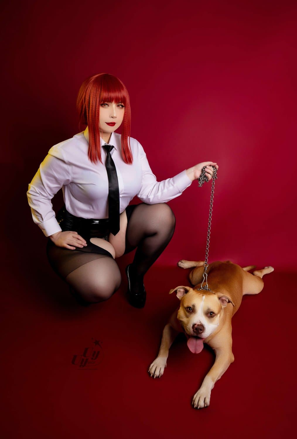 Thicc Ass Makima Cosplayer