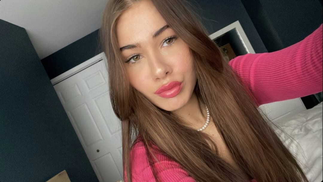 Canadian Webslut Charlotte