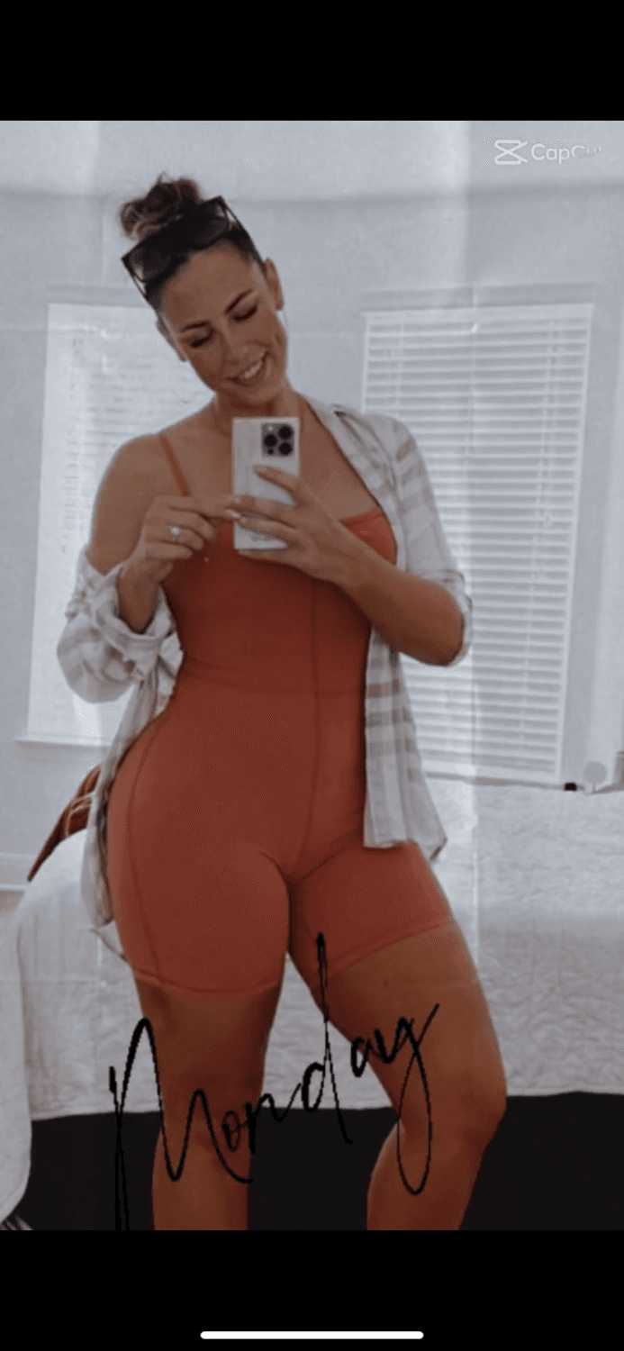 Click to view full size Texas TikTok milf Robyn fields