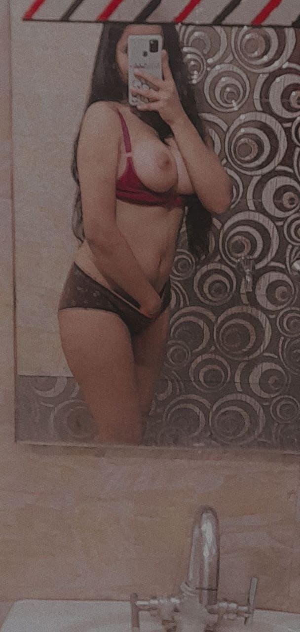 Desi indian hot girl boobs pressing viral video