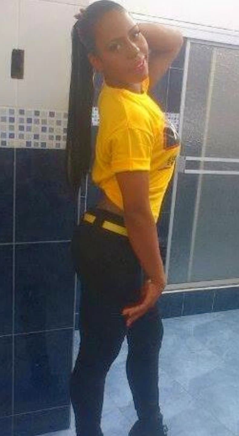 Click to view full size Valeria Cortéz - Bailarina de "Baila la Noche" - la conocí en la playa y me envía fotos sexy