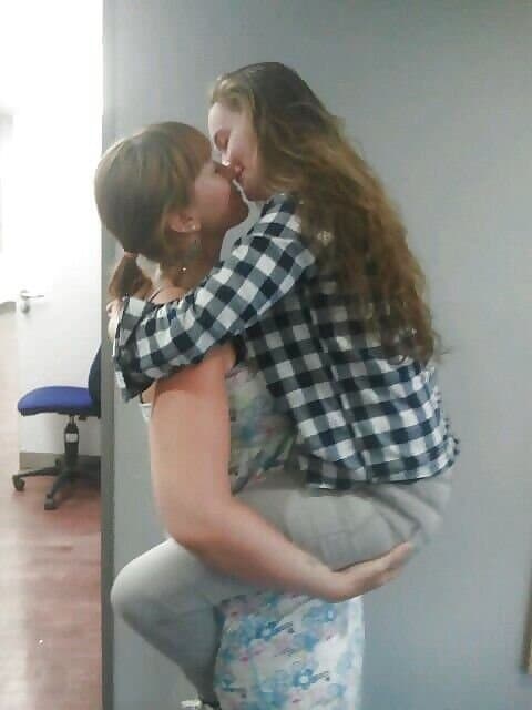 Make her famous german webslut Deutsche webhure julchen wird zur Schau gestellt