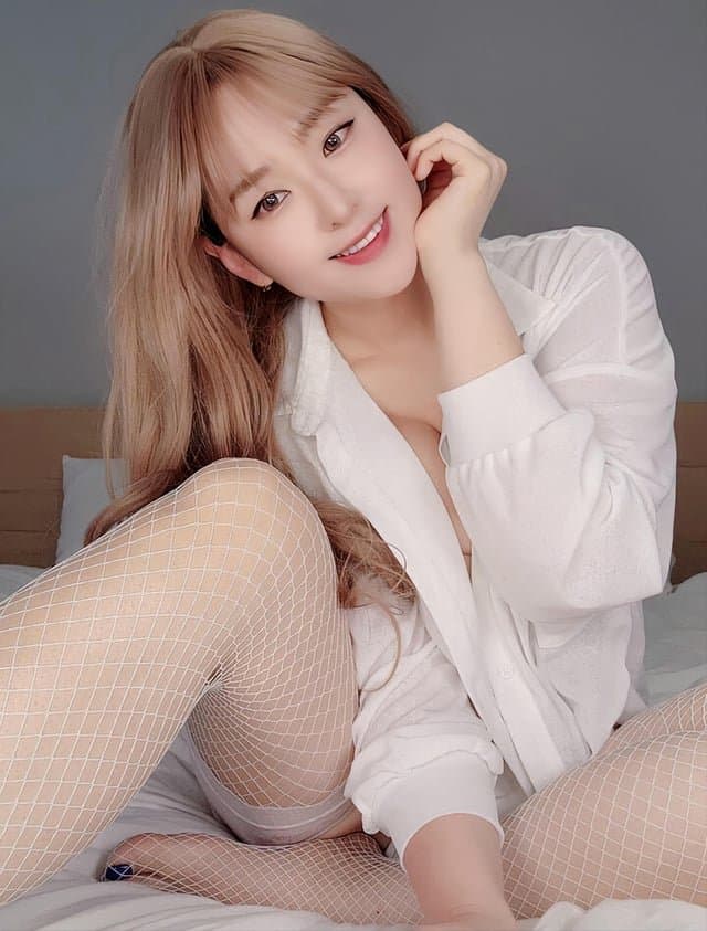 Click to view full size Lo que tiene de bonita lo tiene de pervertida