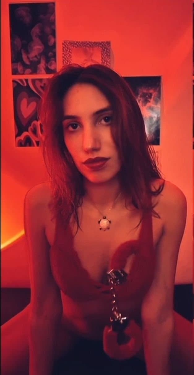 French babe Chloe put on display by fiancée