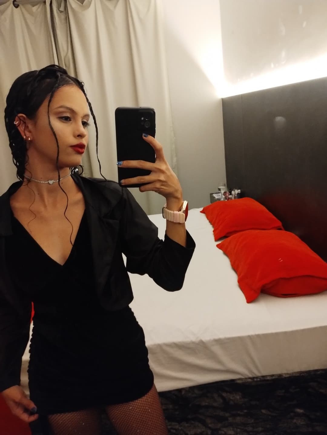 Jeovana de 19 anos vazou nudes e virou meme em toda a cidade por ter uma buceta super cabeluda??️