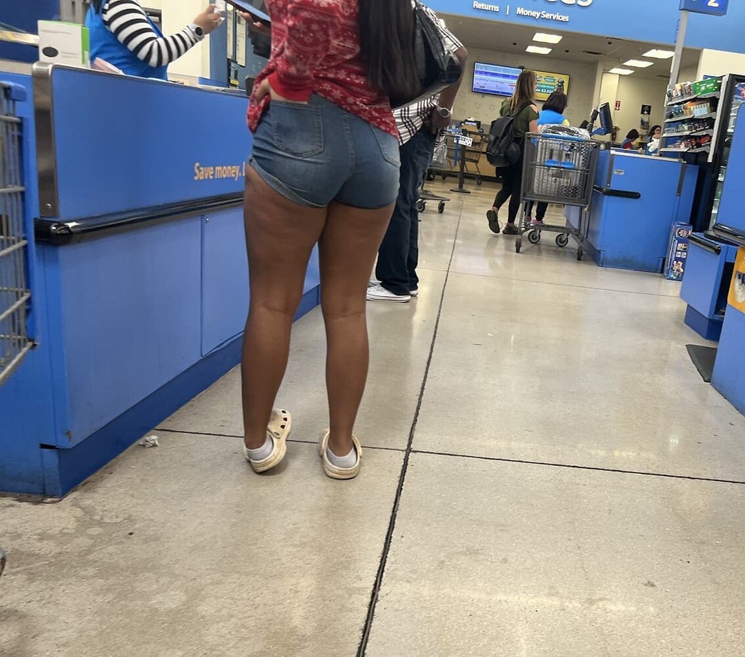 Click to view full size Sexy Middle Eastern Candid