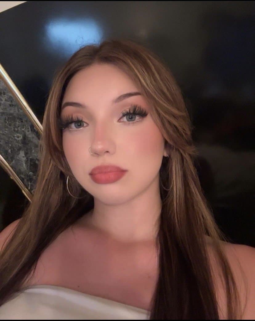 Snowbunny bitch Cat only lets black clap those big buttcheeks