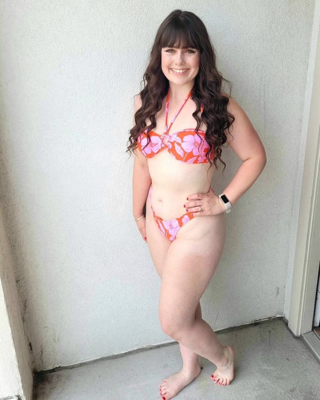 Thick Sexy Pale Skin Barista with Bangs