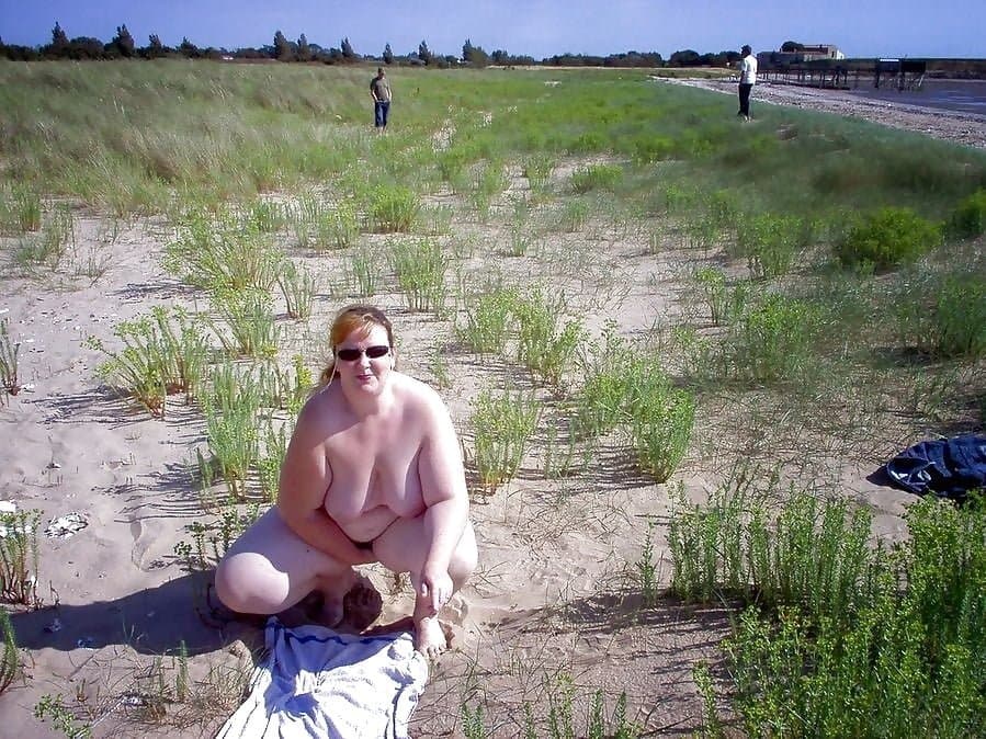 BBW- Grosse cochonne sur la plage