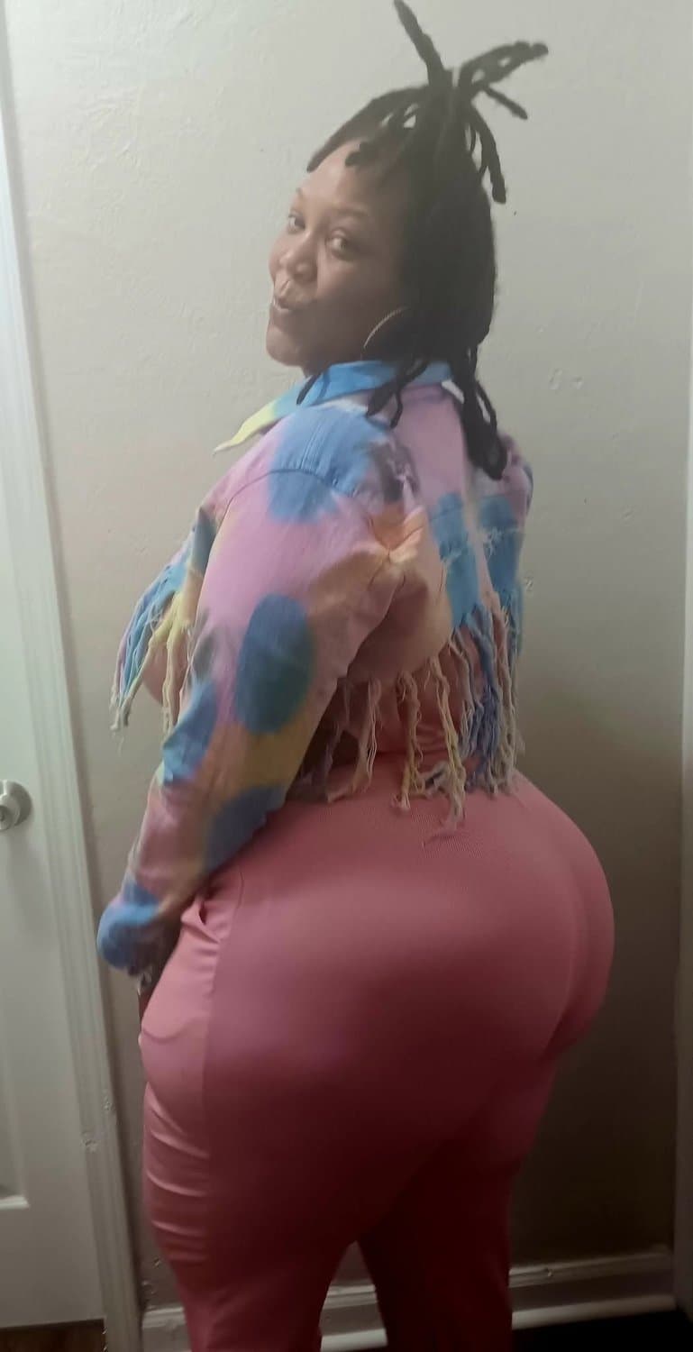 CURVY THICK EBONY MATURE