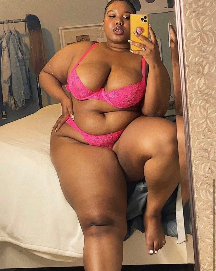 Chocolate ebony bbw sister thick big booty MOANS SEXY ASF while she plays with it