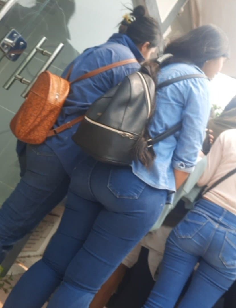 karla lorena heredia salinas espiada, no se da cuenta, amiga